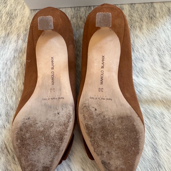 MANOLO BLAHNIK
Maysale Suede Buckle Pumps - Picture 4 of 6